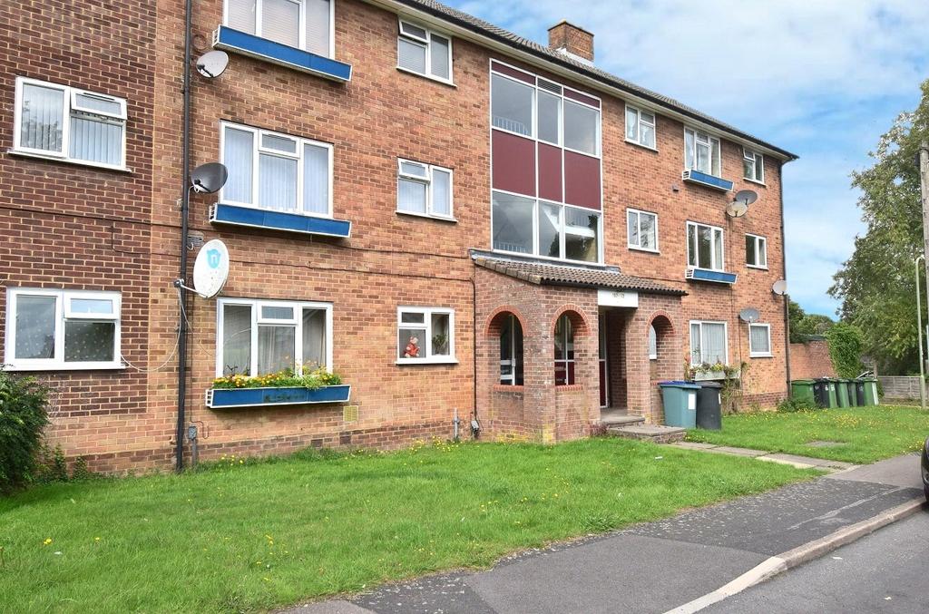 St Peters Road, Basingstoke, RG22 2 bed flat £170,000