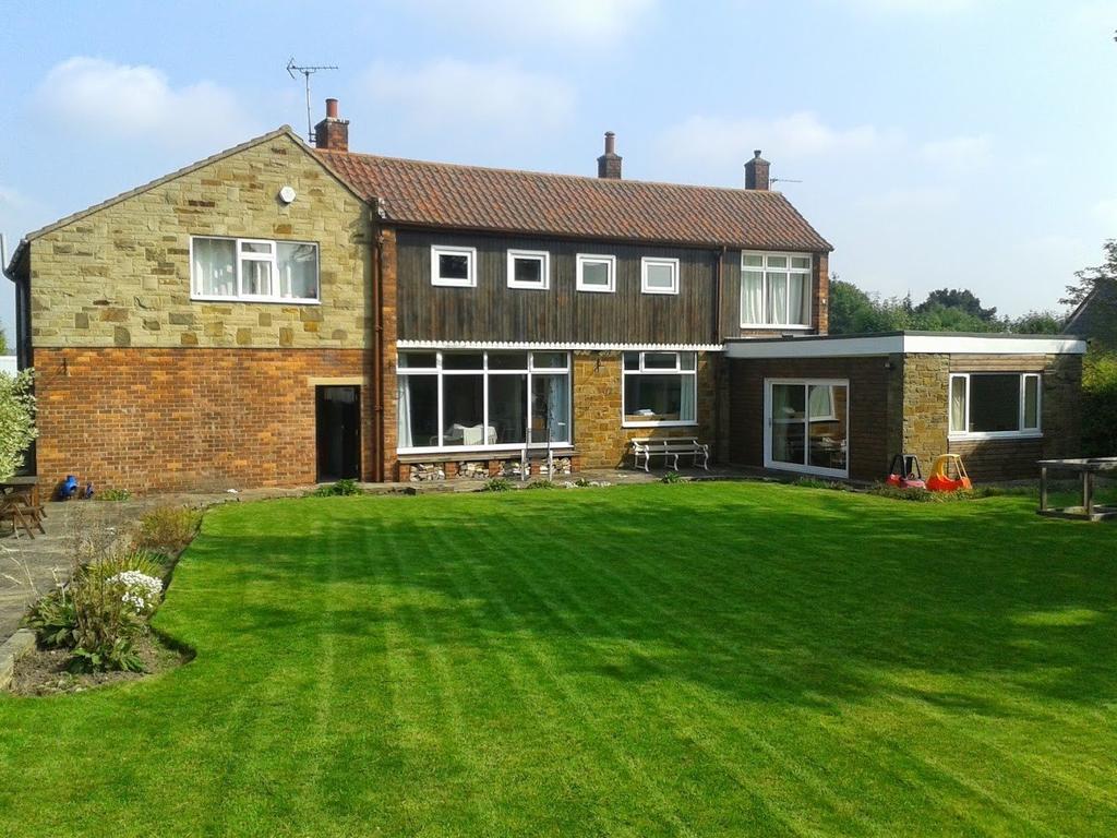 Liversedge Hall Lane, Liversedge, WF15 5 bed detached house £585,000