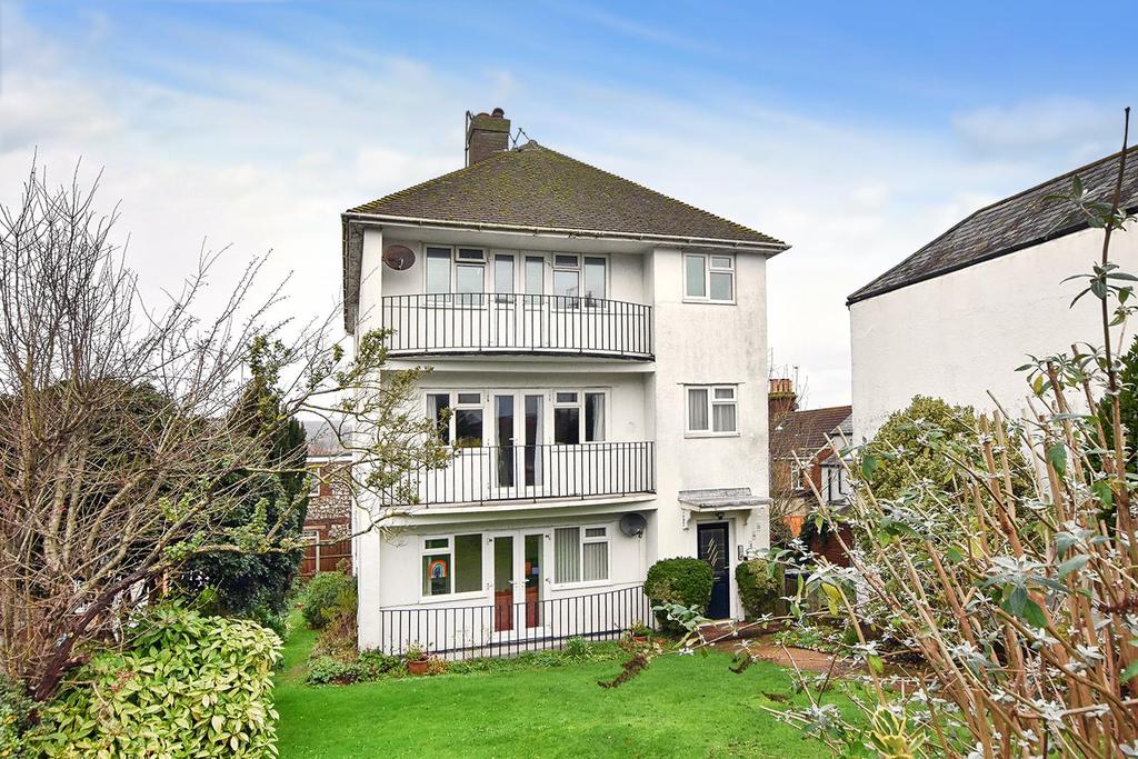 East Dean Road, Eastbourne 2 bed flat £170,000
