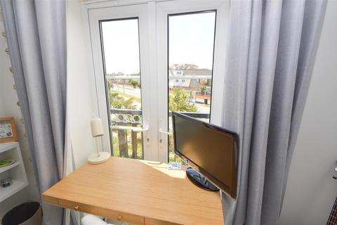 19 Eugene Way, Eastbourne, BN23 5BH