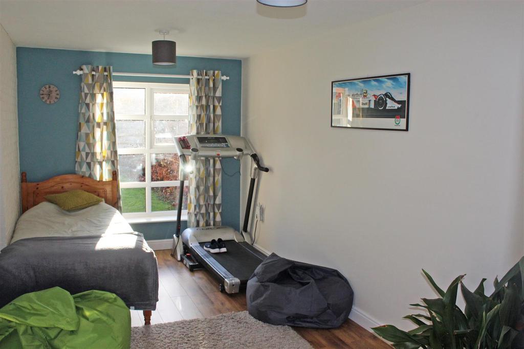 Sitting room / downstairs bedroom