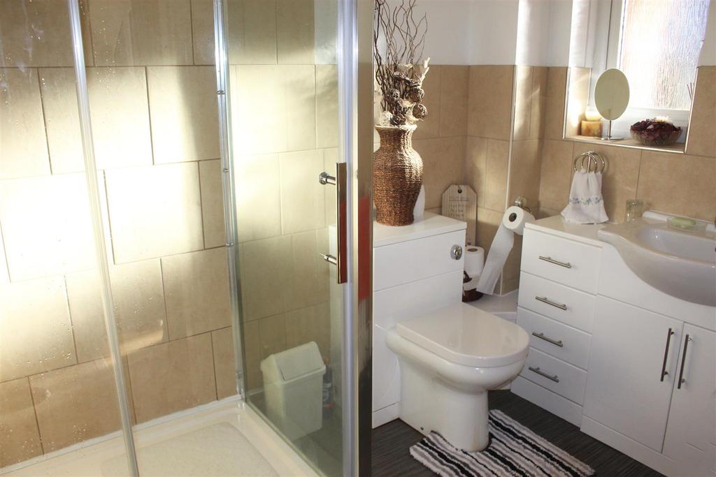 Front shower room