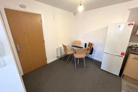 2 bedroom flat for sale, 78 Priestfields, Leigh
