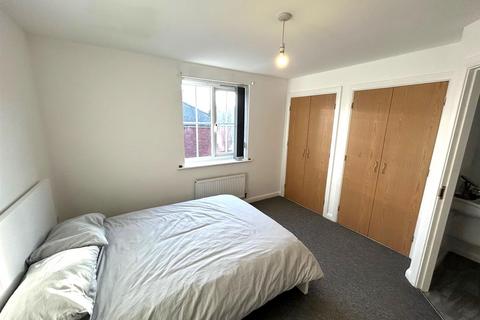 2 bedroom flat for sale, 78 Priestfields, Leigh