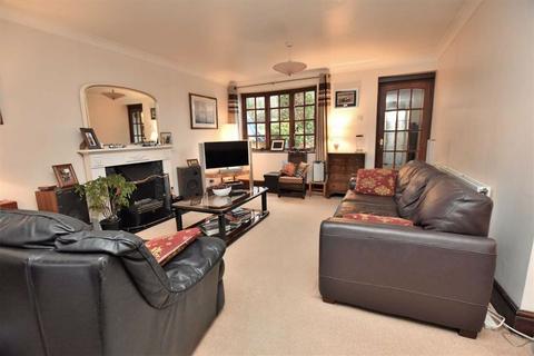 4 Farnham Drive, Caversham, Reading, RG4 6NY