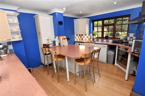 4 Farnham Drive, Caversham, Reading, RG4 6NY
