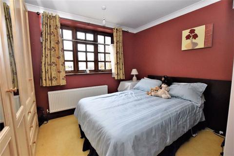 4 Farnham Drive, Caversham, Reading, RG4 6NY