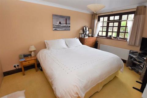 4 Farnham Drive, Caversham, Reading, RG4 6NY