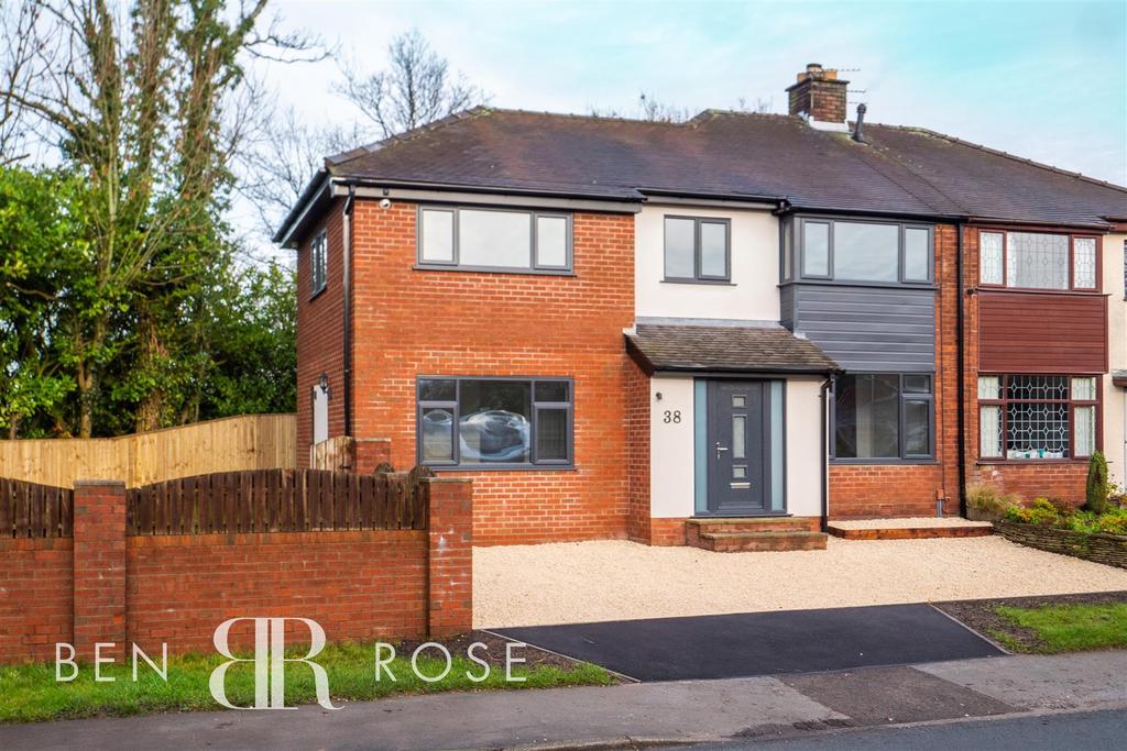 Church Lane, Farington Moss, Leyland 5 bed semidetached house £1,200