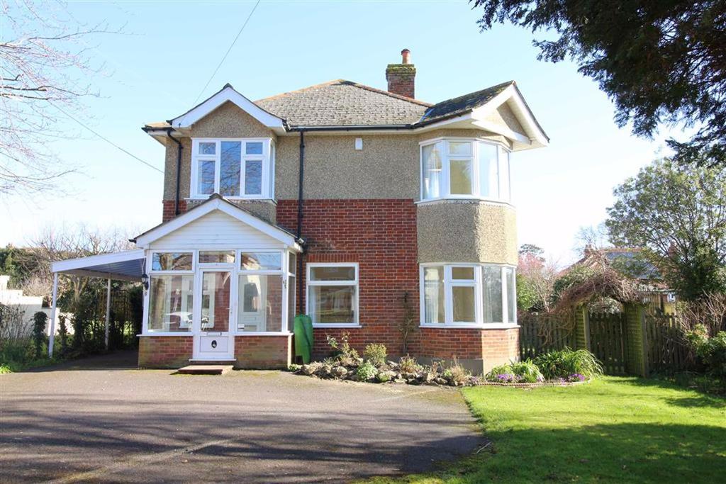 New Milton, Hampshire 4 bed detached house £600,000