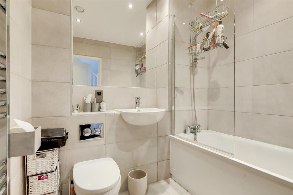 12 Bathroom-0.jpg