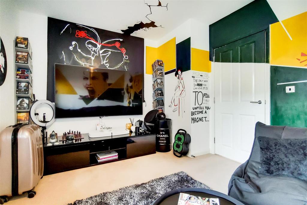 16 Bedroom 2-0.jpg