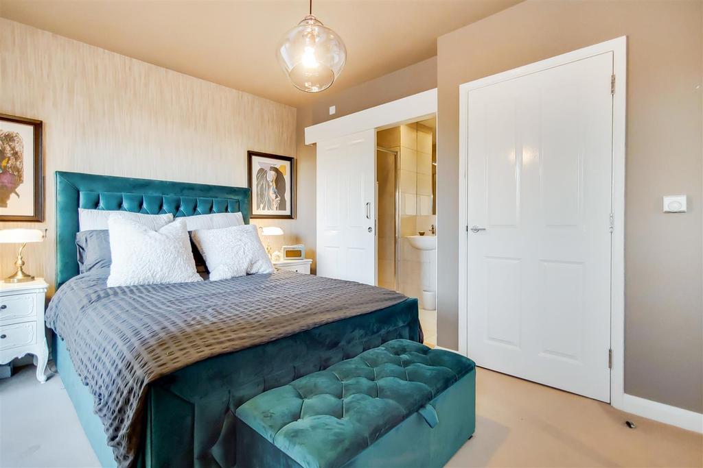 8 Main Bedroom-0.jpg