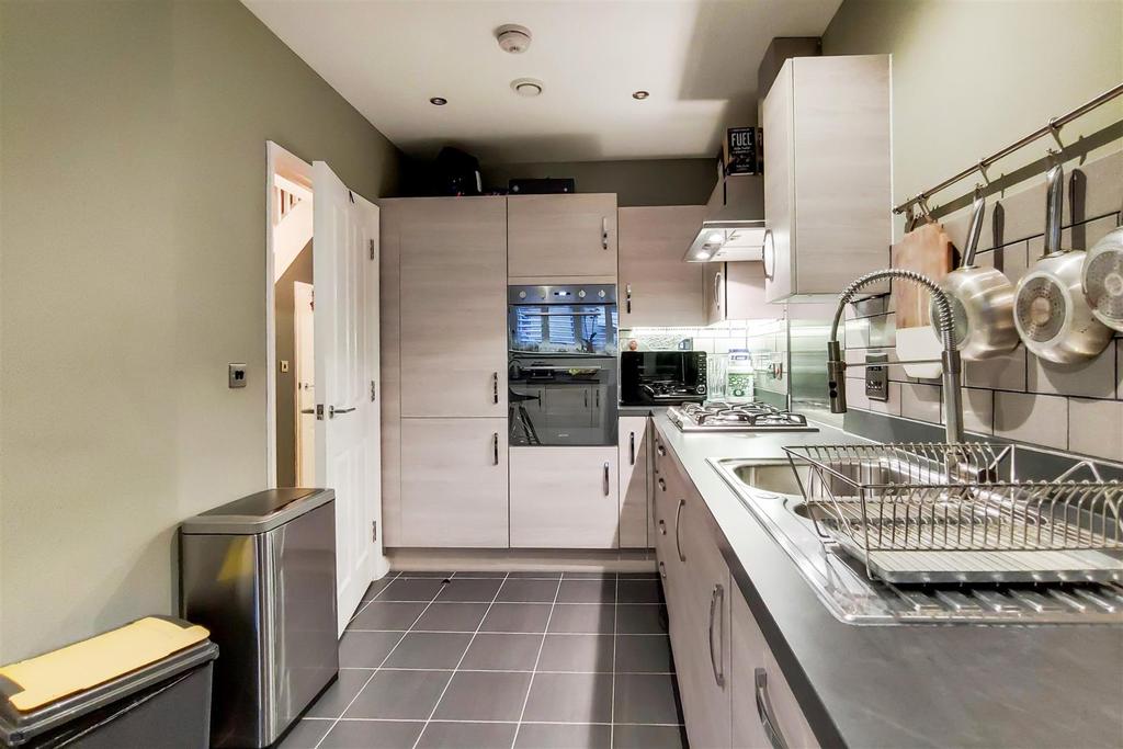 3 Kitchen-0.jpg