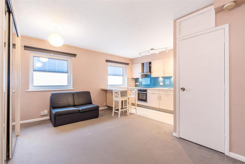 3 Carrick Court-2.JPG