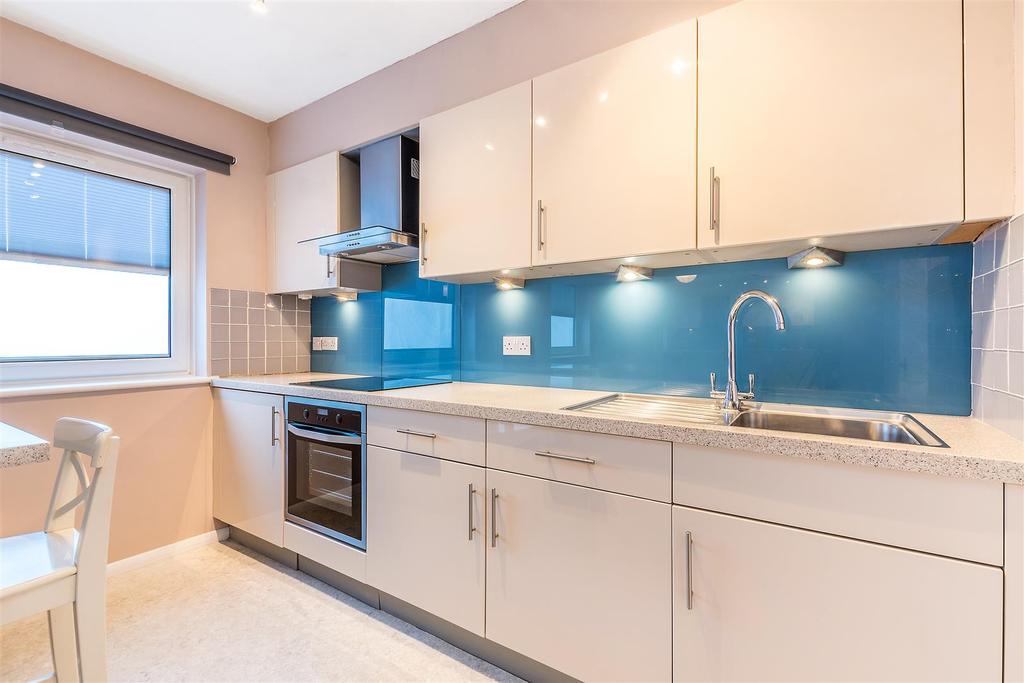 3 Carrick Court-6.JPG