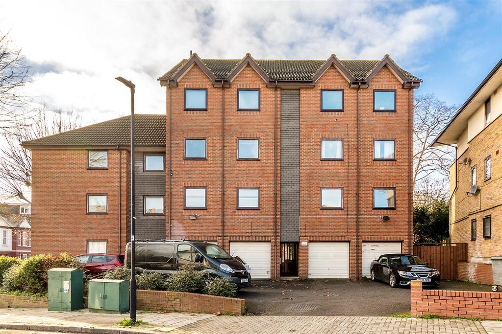 3 Carrick Court-8.JPG