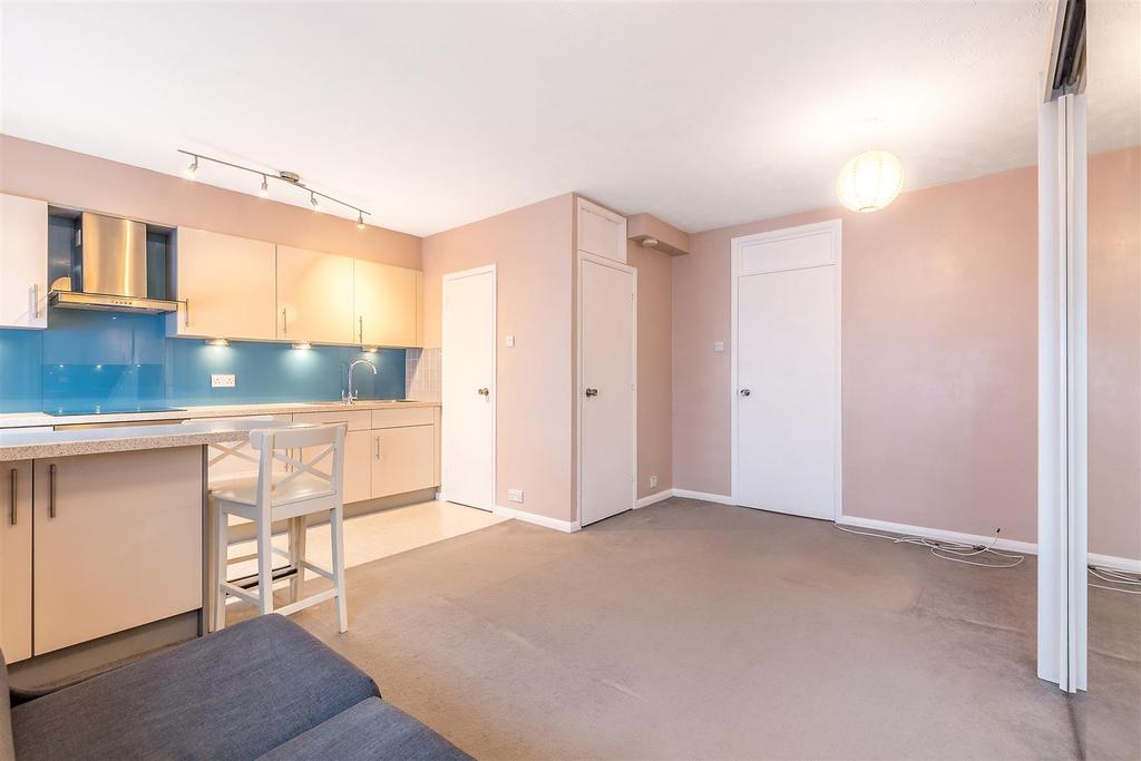 3 Carrick Court-4.JPG