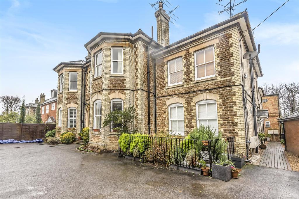 Clandon Road, Guildford 2 bed £305,000