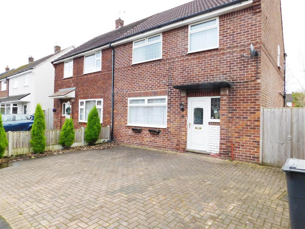 Sycamore Avenue, Chadderton, Oldham 3 bed semidetached house £170,000