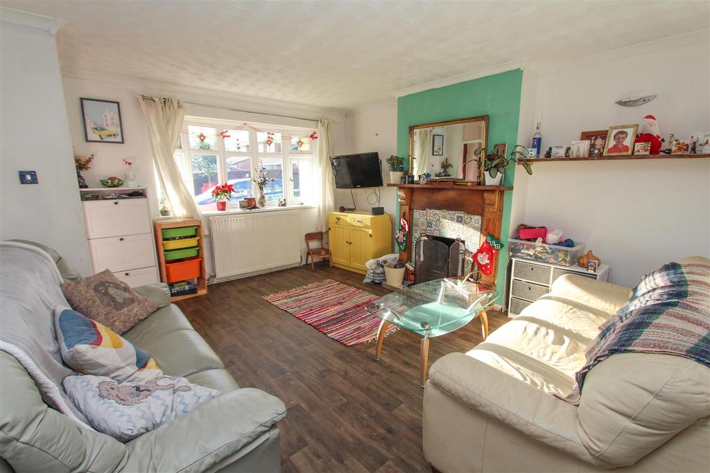 Cedar Drive, Keynsham, Bristol 3 bed terraced house £240,000