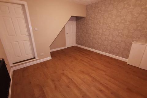 2 bedroom semi-detached house to rent, Westport Road,