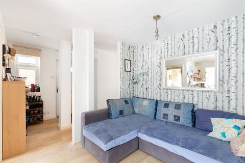 24b Warminster Way, Mitcham, CR4 1AD