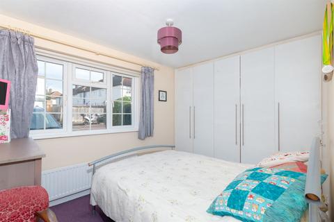 24b Warminster Way, Mitcham, CR4 1AD
