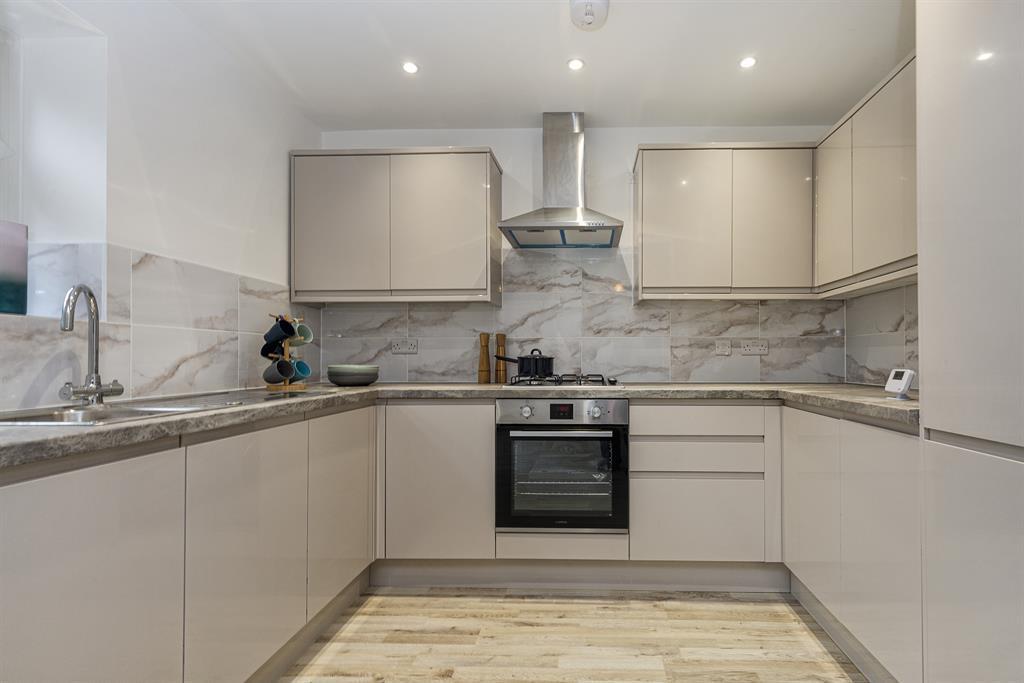 Brewerton Lane, Dewsbury, WF13 4PB 4 bed detached house £250,000