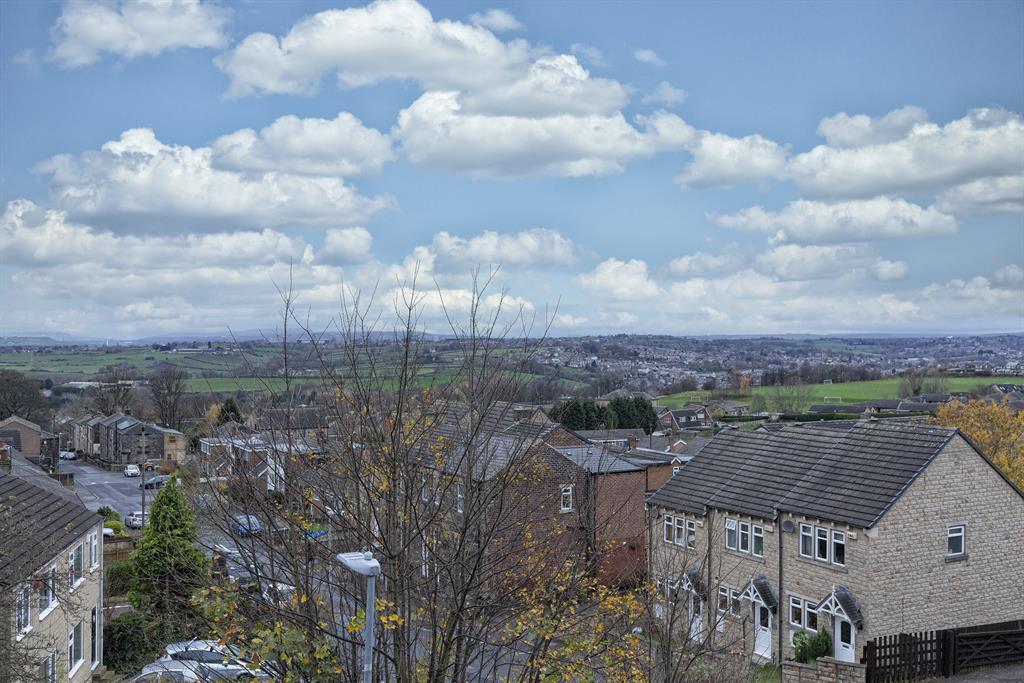 Brewerton Lane, Dewsbury, WF13 4PB 4 bed detached house £250,000