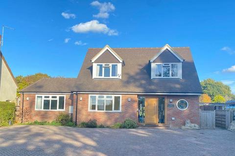 5 bedroom detached bungalow to rent, Bellingdon,  Chesham,  HP5