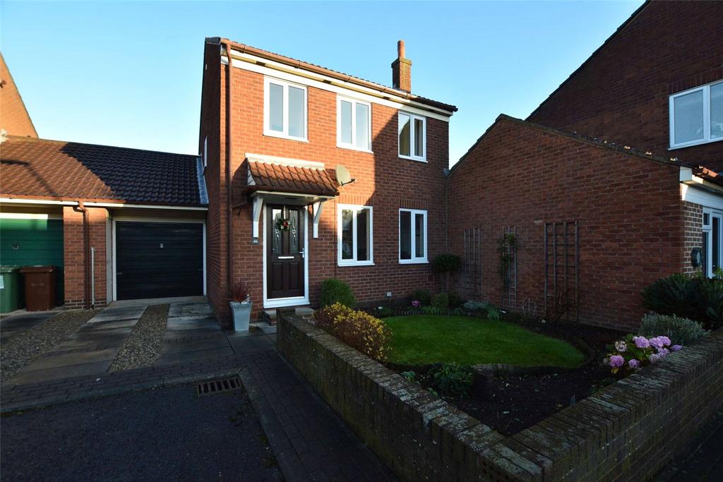 Rosewood Court, Rothwell, Leeds 3 bed link detached house £220,000
