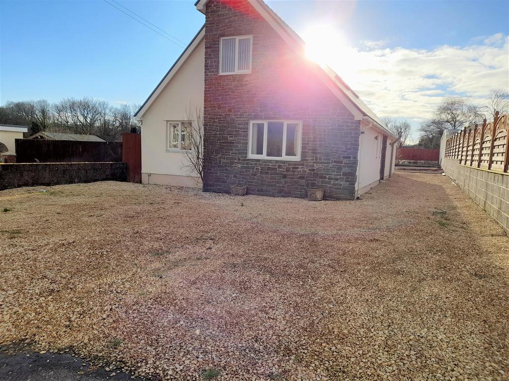 Dyffryn Road, Saron, Ammanford 5 bed detached bungalow £289,950