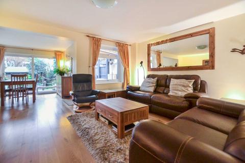 27 Drayton Close, Swindon Village, Cheltenham, GL51 9QB