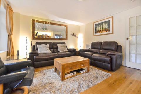 27 Drayton Close, Swindon Village, Cheltenham, GL51 9QB