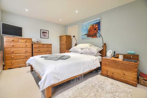 27 Drayton Close, Swindon Village, Cheltenham, GL51 9QB