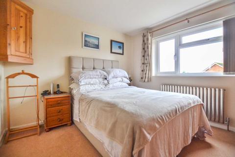 27 Drayton Close, Swindon Village, Cheltenham, GL51 9QB