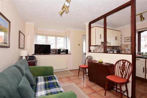 17 Brissenden Close, Upnor, Rochester, ME2 4XW