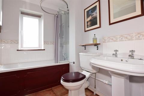 17 Brissenden Close, Upnor, Rochester, ME2 4XW