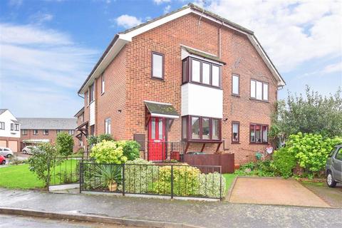 17 Brissenden Close, Upnor, Rochester, ME2 4XW