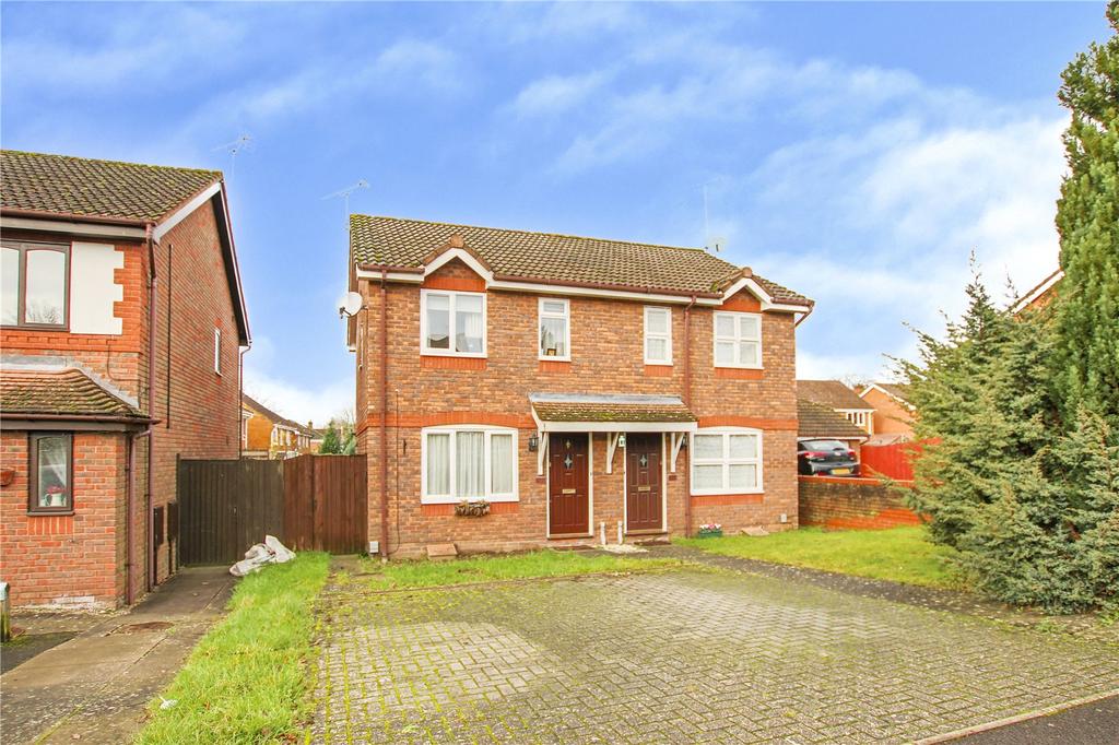 Roman Way, Warfield, Berkshire, RG42 2 bed semidetached house £325,000