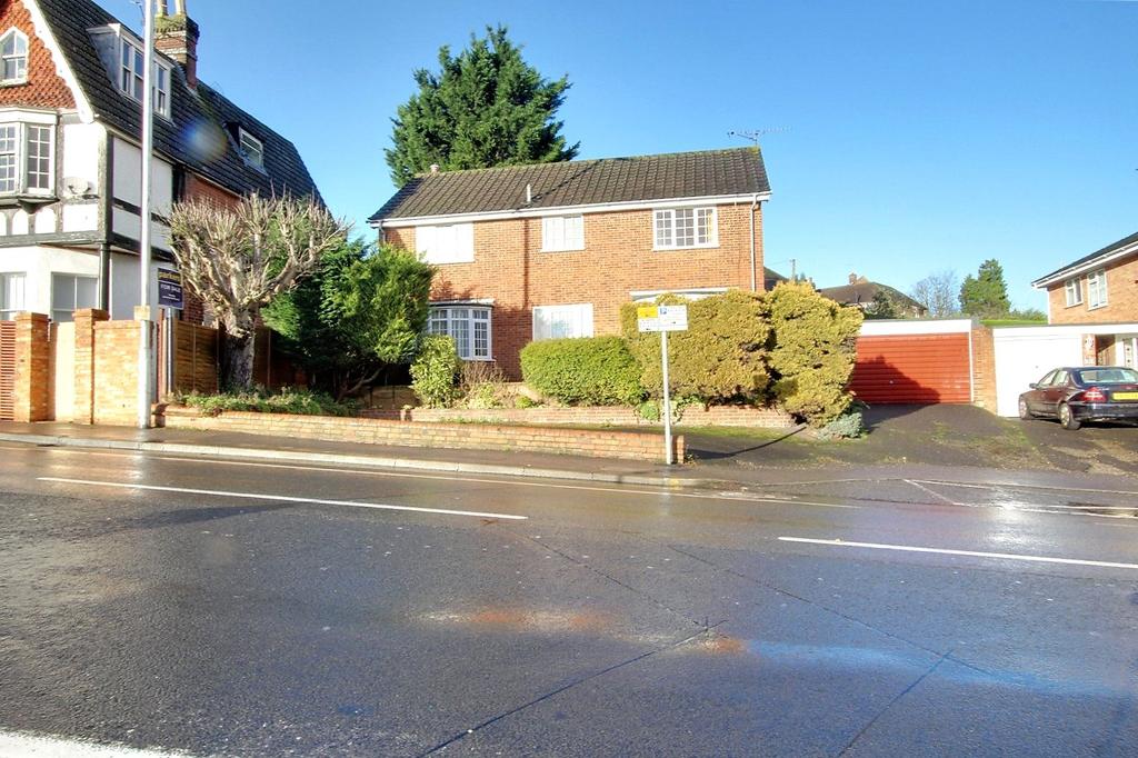 Berkeley Avenue, Reading, RG1 4 bed detached house £625,000