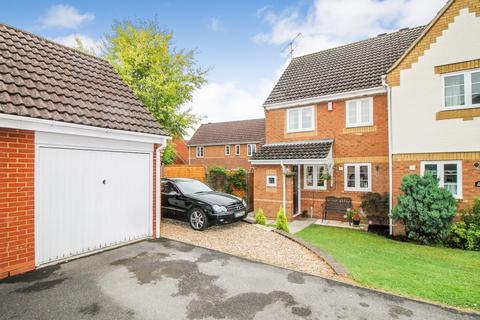 3 bedroom end of terrace house to rent, The Lawns, Hampshire, GU14