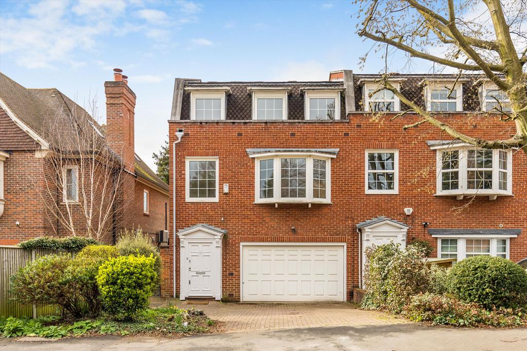 St. Mary's Road, Wimbledon, London, SW19 4 bed terraced house £4,950 pcm (£1,142 pw)