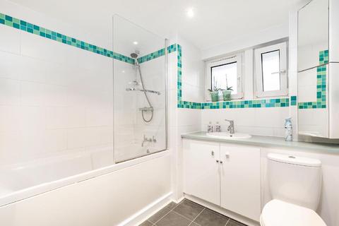 5 Winterfold Close, London, SW19 6LE