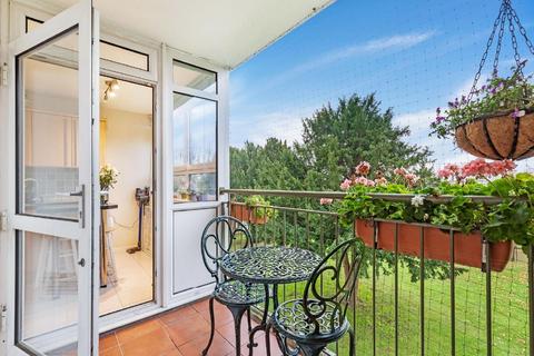5 Winterfold Close, London, SW19 6LE