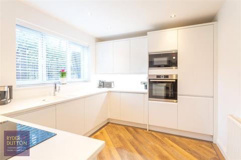 6 Deepdale Avenue, Royton, Oldham, OL2 6XD