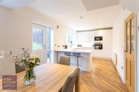 6 Deepdale Avenue, Royton, Oldham, OL2 6XD