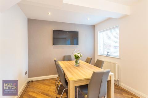 6 Deepdale Avenue, Royton, Oldham, OL2 6XD