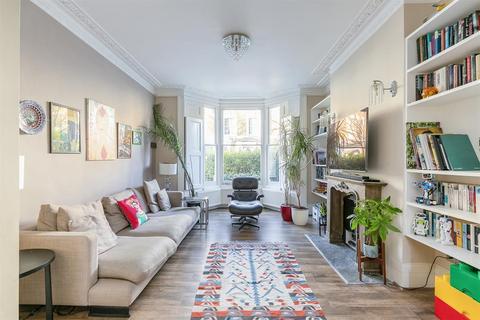 12 Reighton Road, London, E5 8SG